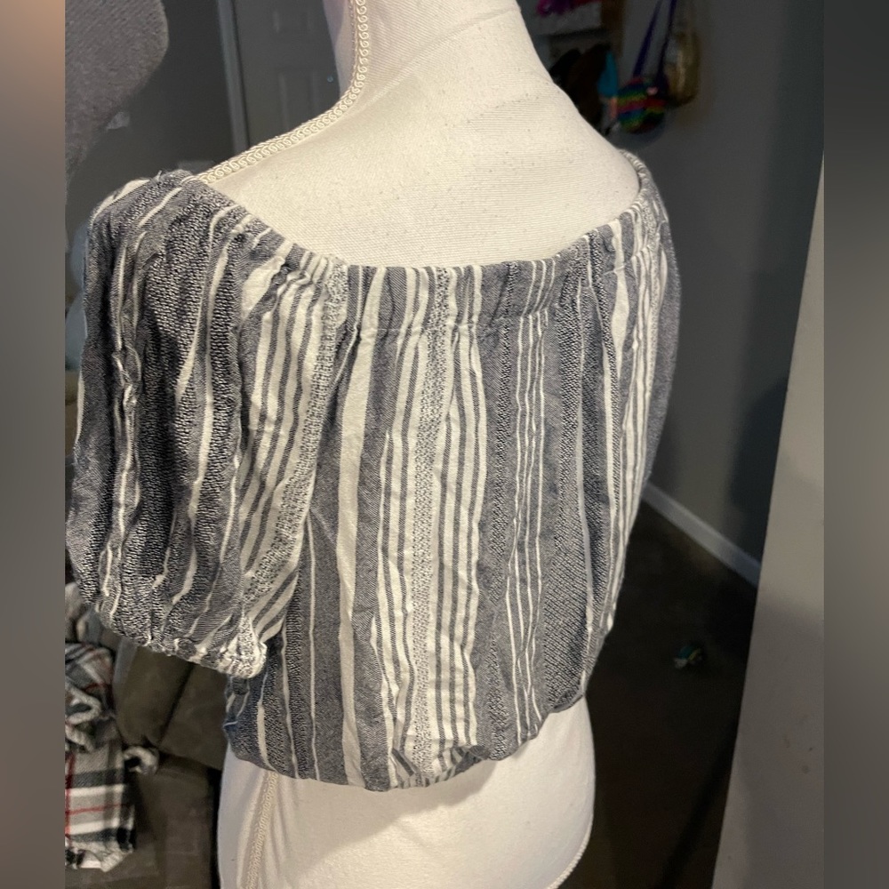 A.N.A off the shoulder bubble crop top - Picture 2 of 6